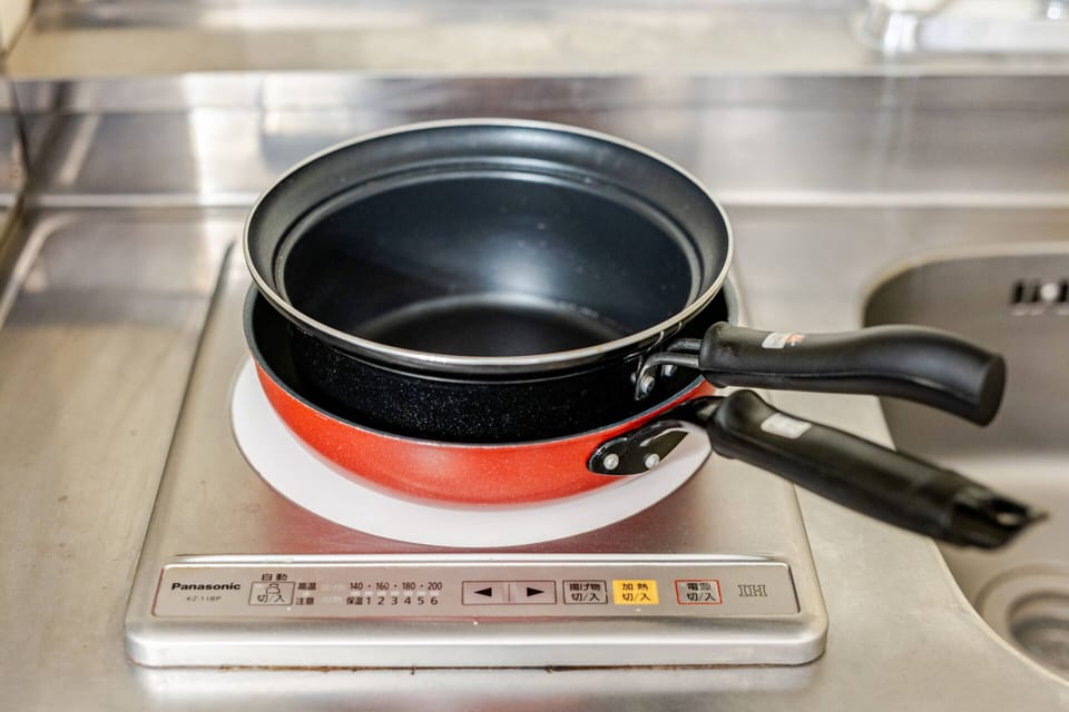 DAINES-I SHIBUYA 405 | Private kitchen | Fridge, microwave, stovetop, electric kettle
