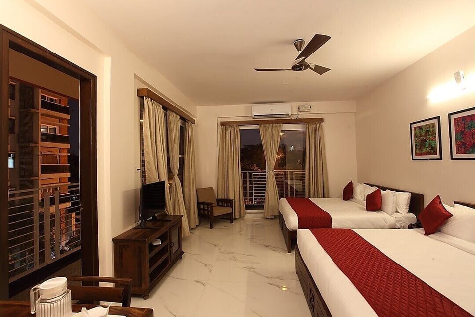 Family Suite | In-room safe, desk, laptop workspace, iron/ironing board