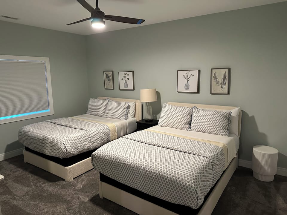4th bedroom with 2 full beds and 2 large closets