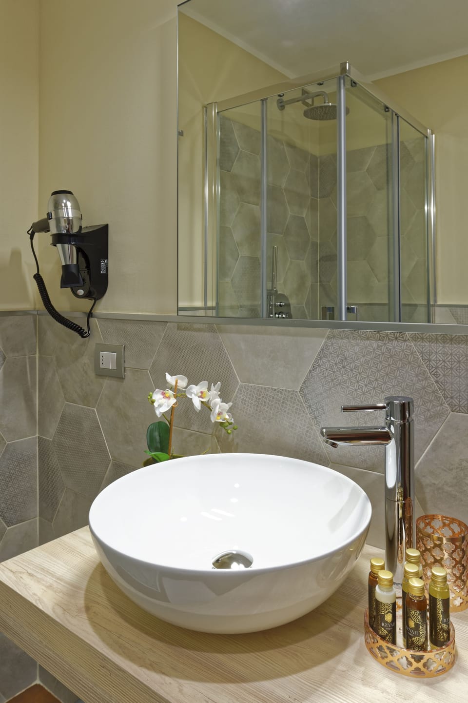 Deluxe Double Room (CAMERA 5 RR) | Bathroom sink
