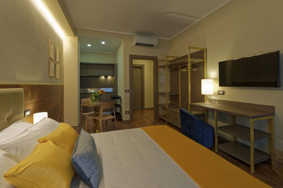 Deluxe Studio (CAMERA 6 RR) | Minibar, desk, laptop workspace, soundproofing