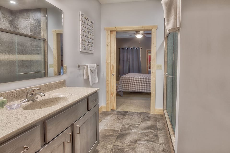Evergreen First Floor Bath