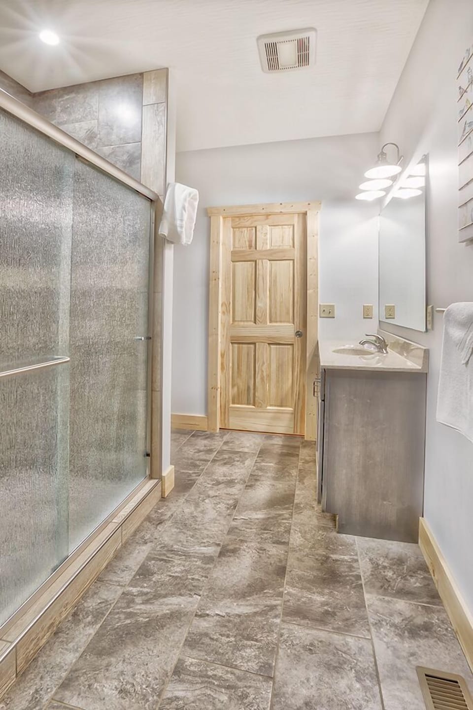 Evergreen First Floor Bath