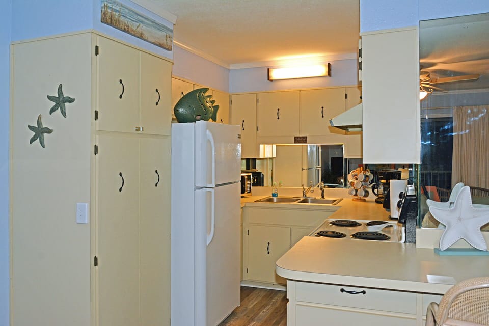 Full kitchen