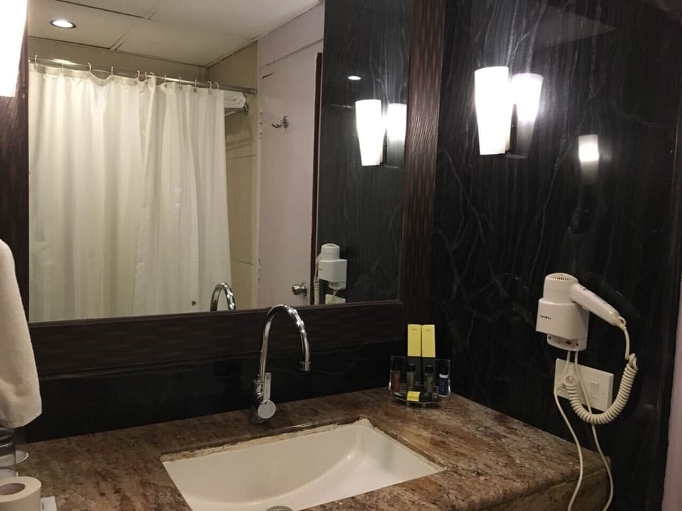 Shower, towels