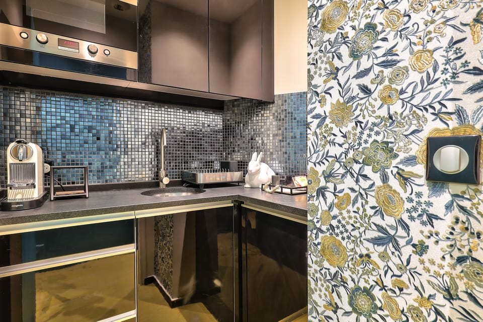 Deluxe Room (Montmartre) | Private kitchen | Mini-fridge, microwave, espresso maker, coffee/tea maker