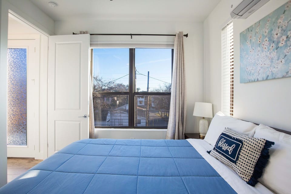 2nd guest bedroom with a queen size bed at the 2nd floor 