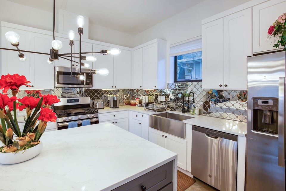 Fully stocked kitchen with modern appliances 