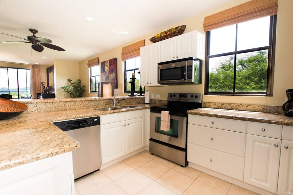 Condo, 3 Bedrooms, Mountain View | Private kitchen | Full-size fridge, microwave, dishwasher, coffee/tea maker
