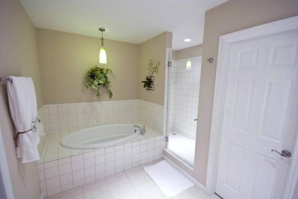 Third-Floor Oceanview Condo with Access to Sparkling Pool, Hot Tub & Beach Club Apartment in Coco