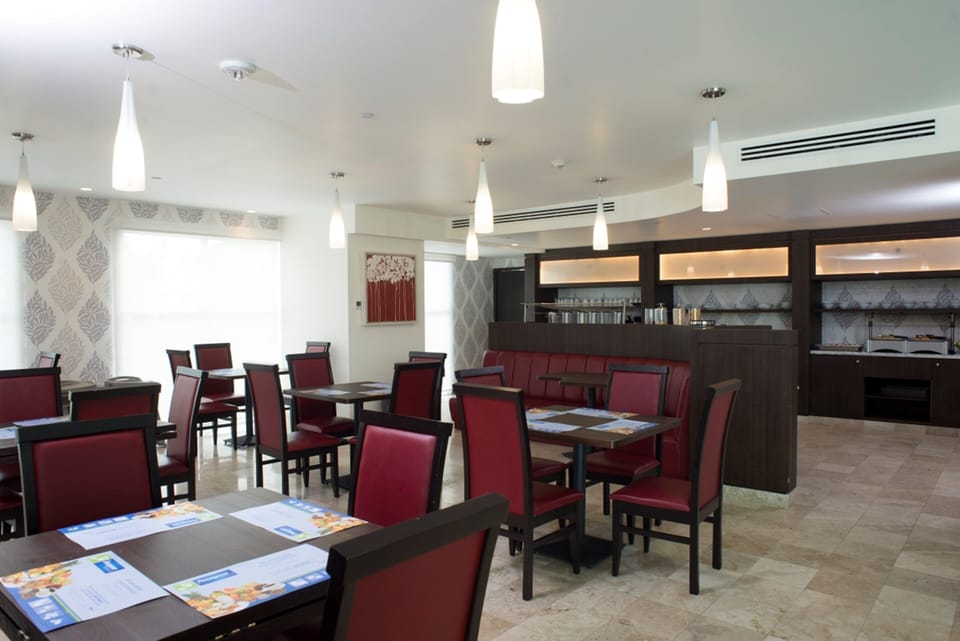 Free continental breakfast on weekdays