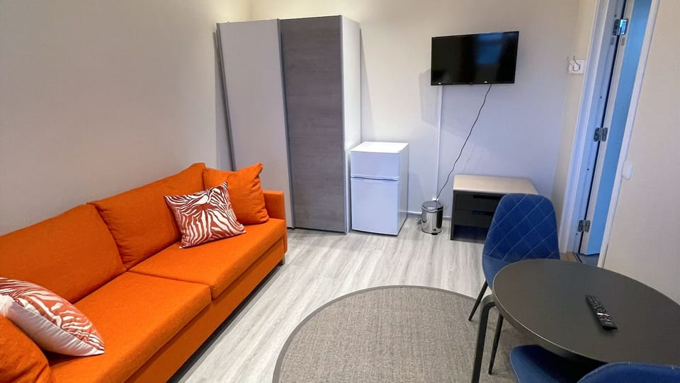 Basic Quadruple Room, Multiple Beds, Non Smoking, Shared Bathroom | Iron/ironing board, free WiFi, bed sheets
