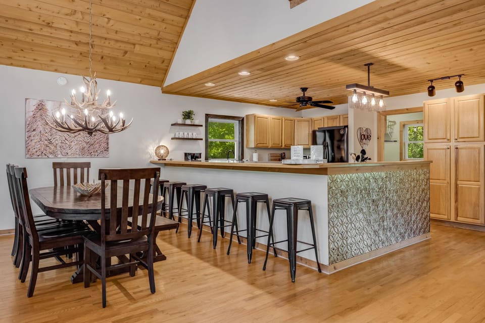 Breakfast Bar Seating and Dining Area
