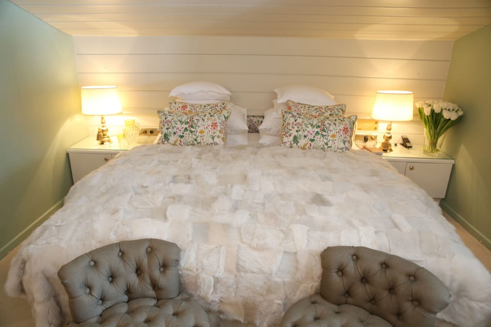 Suite (Penthouse) | Egyptian cotton sheets, premium bedding, down comforters, pillowtop beds