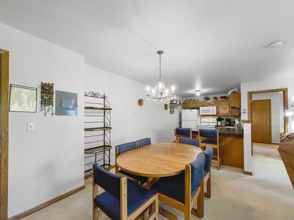 Condo, 2 Bedrooms | In-room dining
