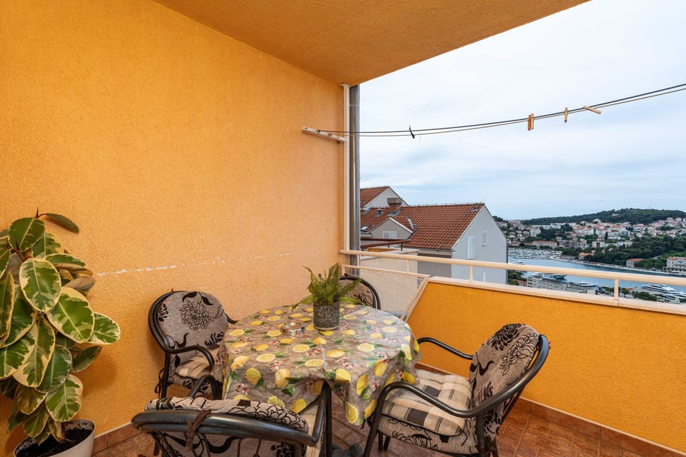 Apartment (One Bedroom Apartment with Balcony) | Balcony