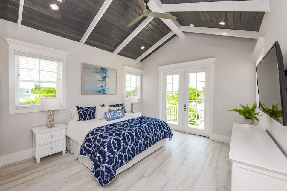 Master Bedroom (3rd Floor), King Bed