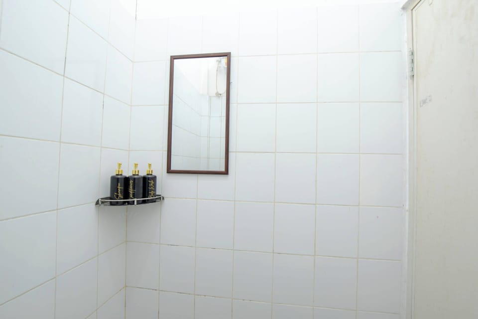 Shower, towels, soap