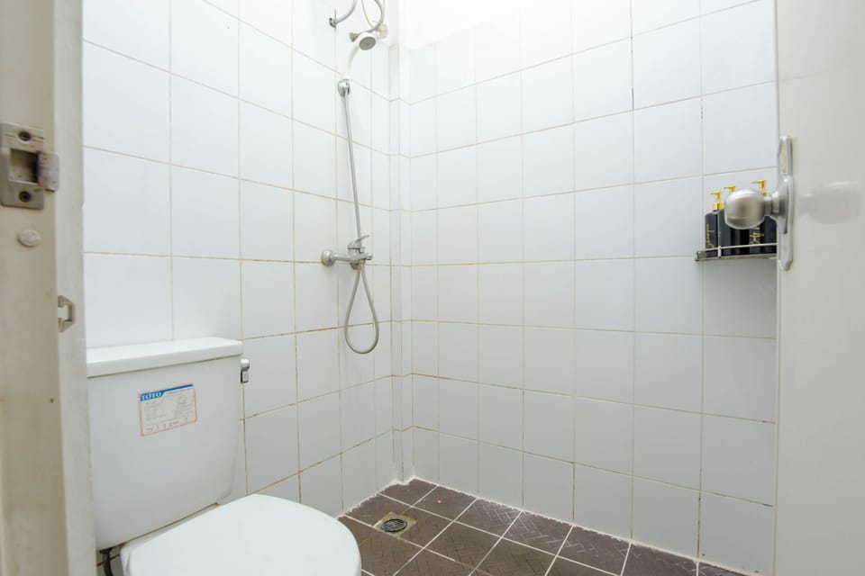 Shower, towels, soap