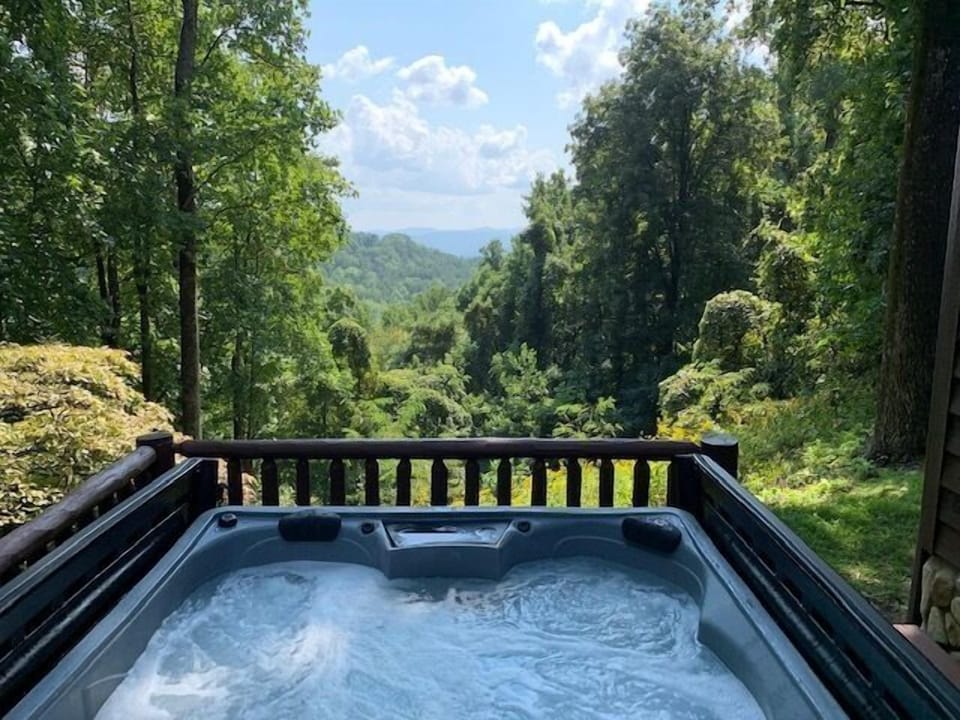 Mustang Haven at Leatherwood Mountains