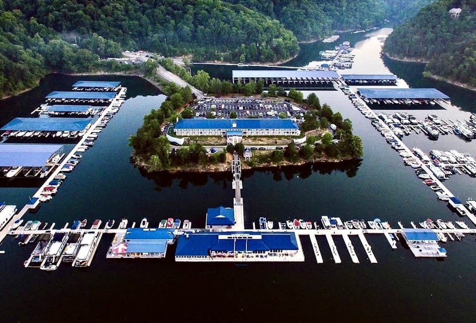 A stone’s throw from Safe Harbor Jamestown Marina-a 2 mile drive on the road.