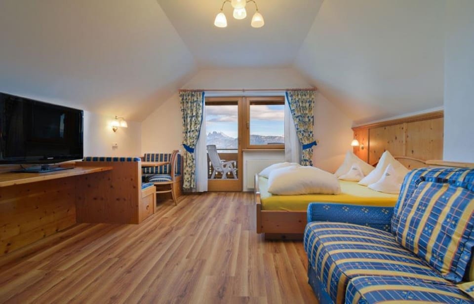 Family Room | In-room safe, individually furnished, cribs/infant beds, rollaway beds