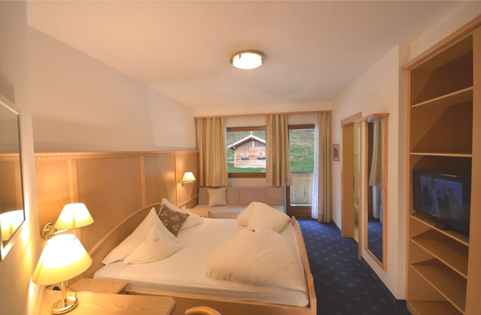 In-room safe, individually furnished, cribs/infant beds, rollaway beds