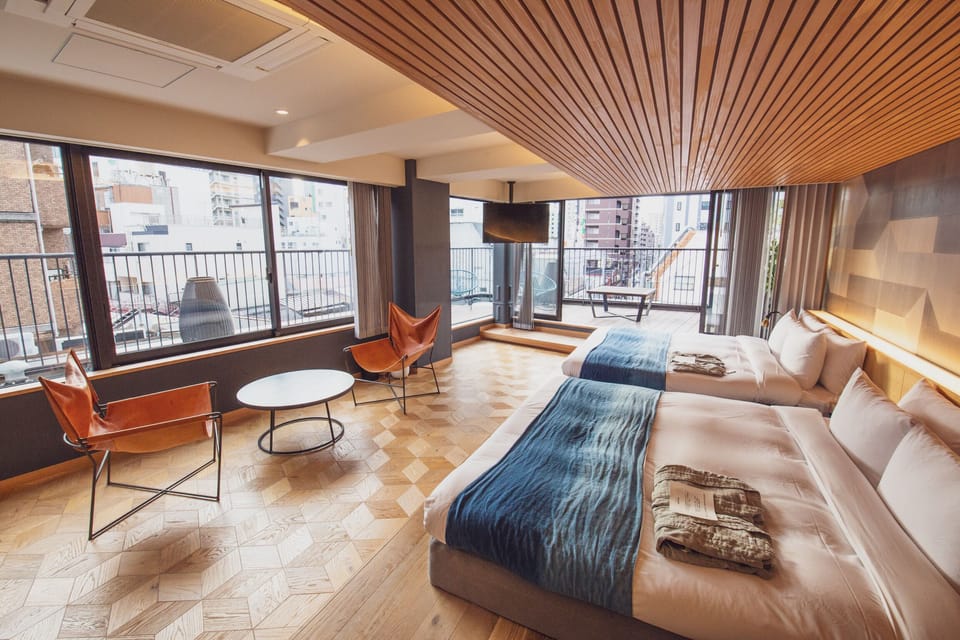 Suite King Deluxe Twin, Non Smoking | In-room safe, individually decorated, individually furnished, desk