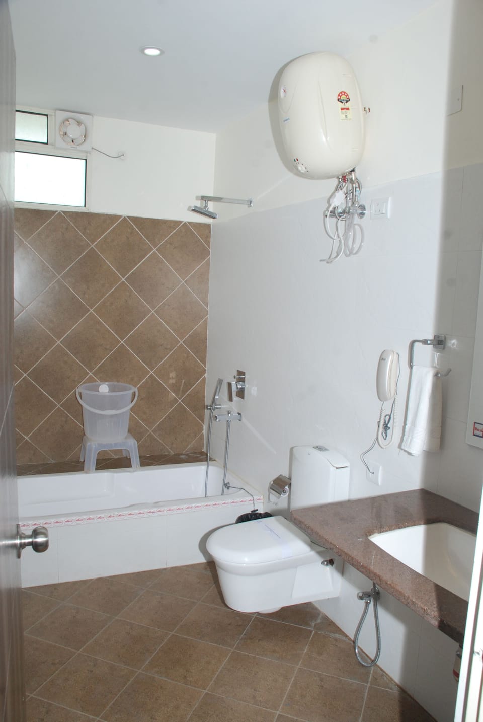 Semi Deluxe Room | Bathroom | Free toiletries, slippers, towels