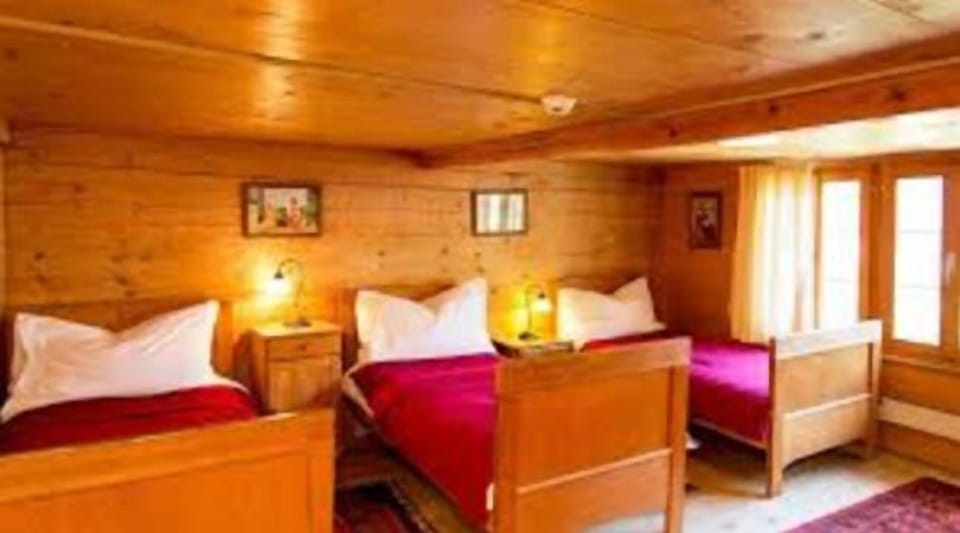 Traditional Triple Room, Shared Bathroom | Free WiFi, bed sheets
