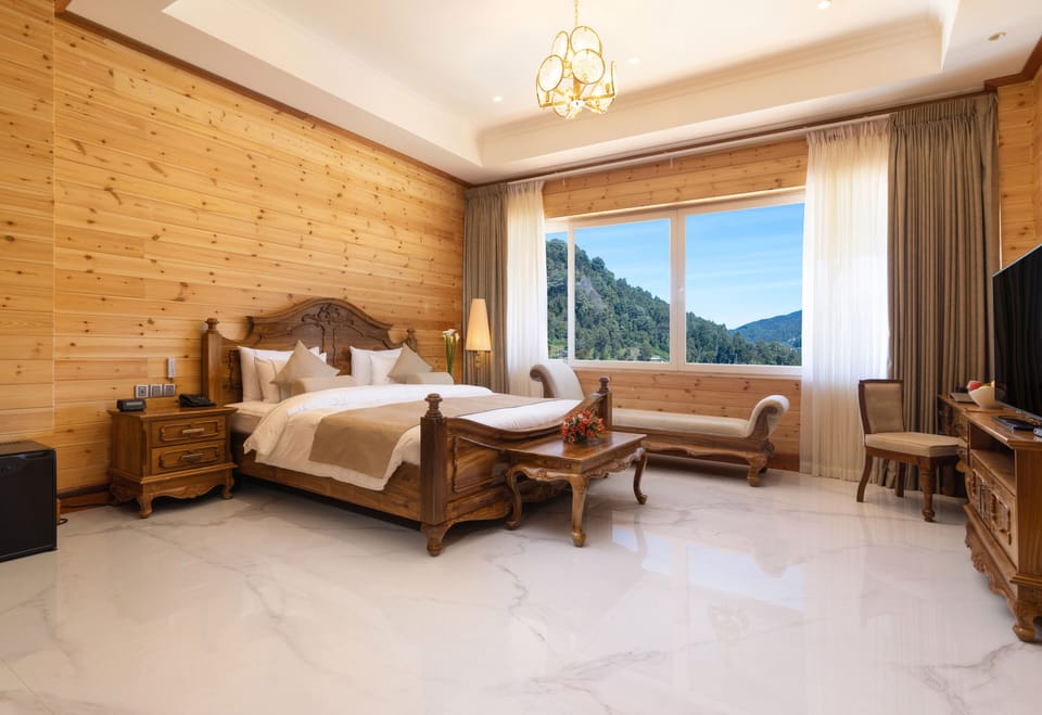 Family suite Room | Hypo-allergenic bedding, in-room safe, individually decorated