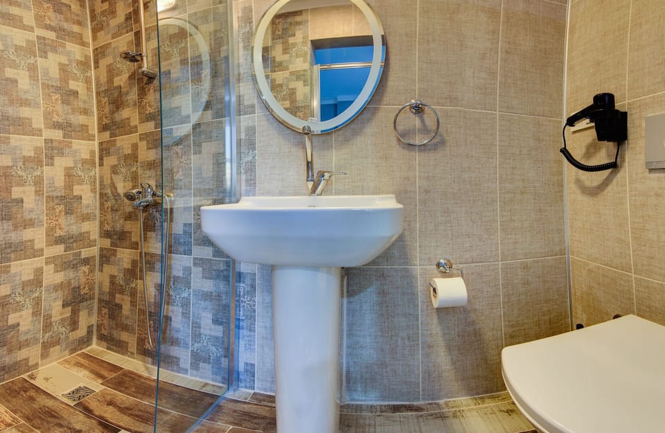 Shower, free toiletries, hair dryer, towels