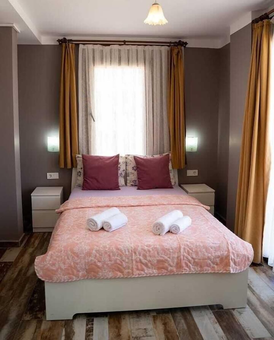 Deluxe Room | In-room safe, free WiFi, bed sheets