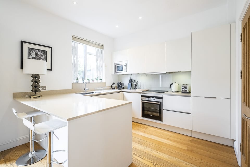 Apartment (4 Bedrooms) | Private kitchen | Fridge, microwave, oven, dishwasher