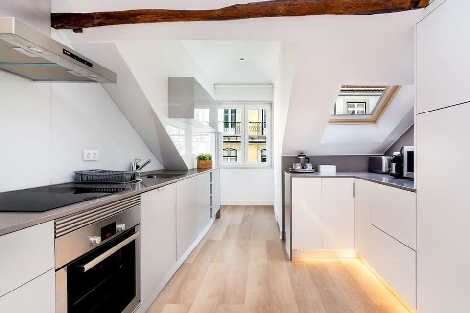 "This condo is absolutely fantastic. It is truly impecable (spotless, beautifully decorated, confortable, etc). The interior design is very tasteful, with lots of attention to detail." Claudio - Minneapolis, USA