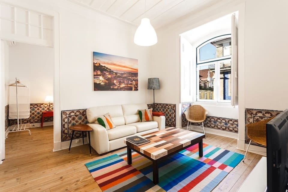Cable TV; Wi-Fi; Air-Conditioned and wooden floors.