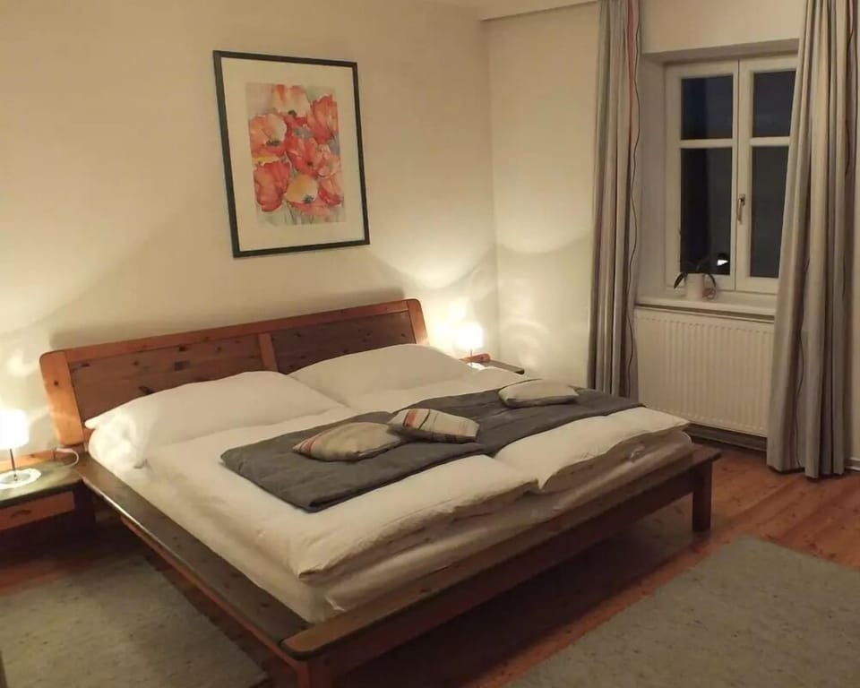Double Room | Desk, WiFi (free), bed sheets