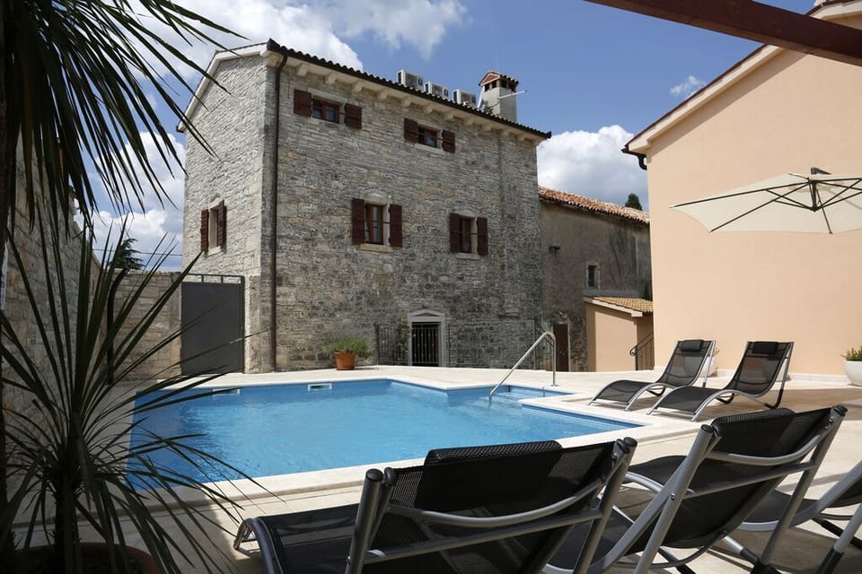 inner courtyard with swimming pool - view of the main house