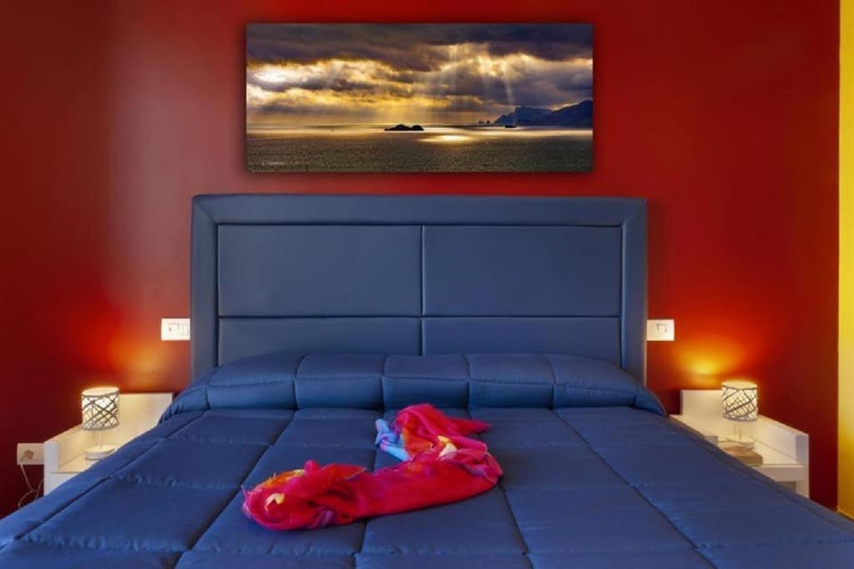 Deluxe Room | Premium bedding, memory foam beds, free minibar items
