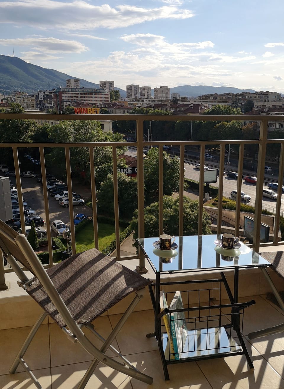 A balcony offering stunning mountain views