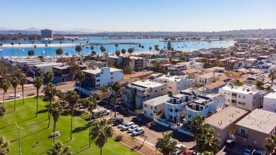 Two blocks to the sparkling waters of Mission Bay.