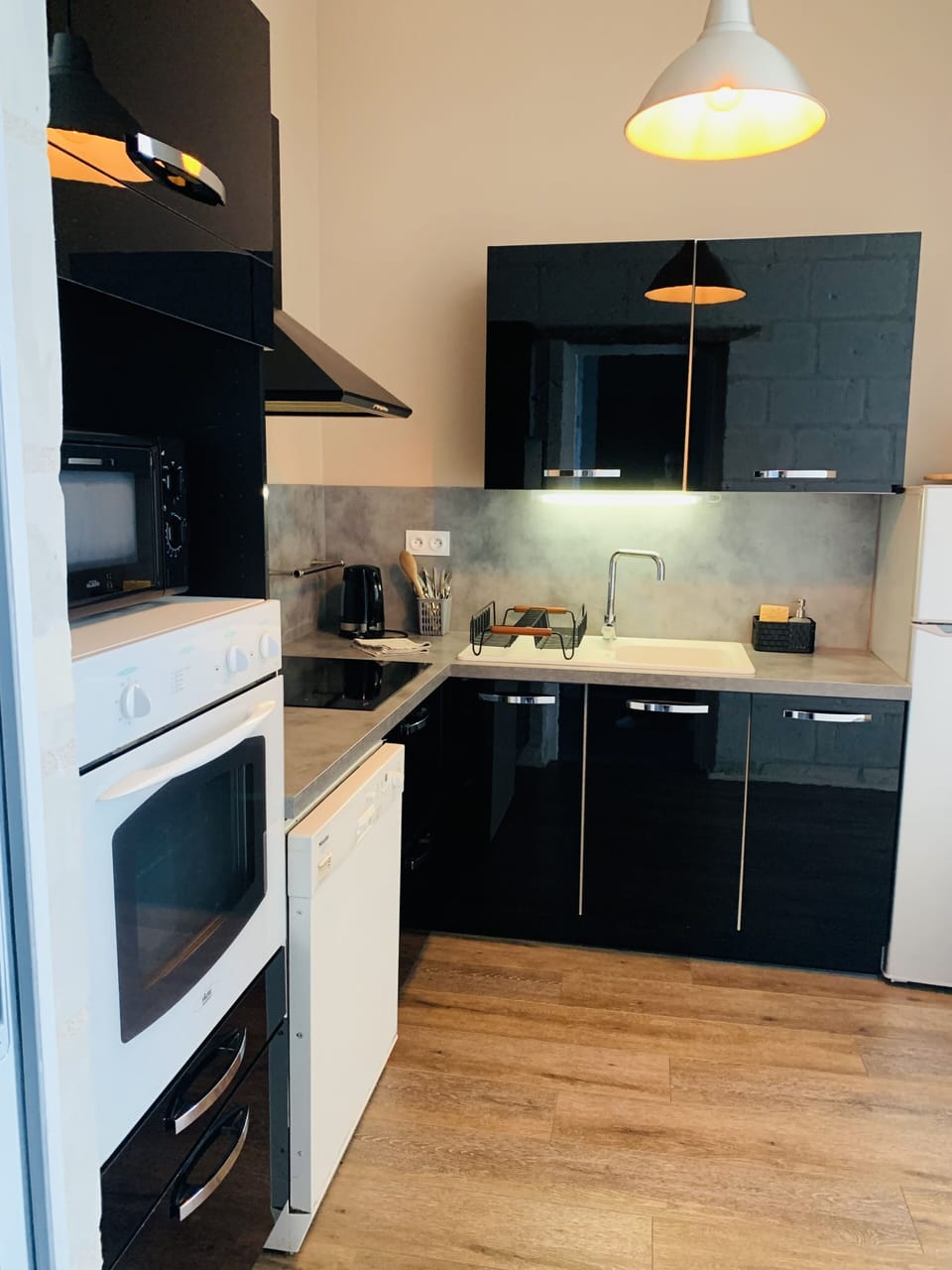 Studio | Private kitchen | Coffee/tea maker, electric kettle
