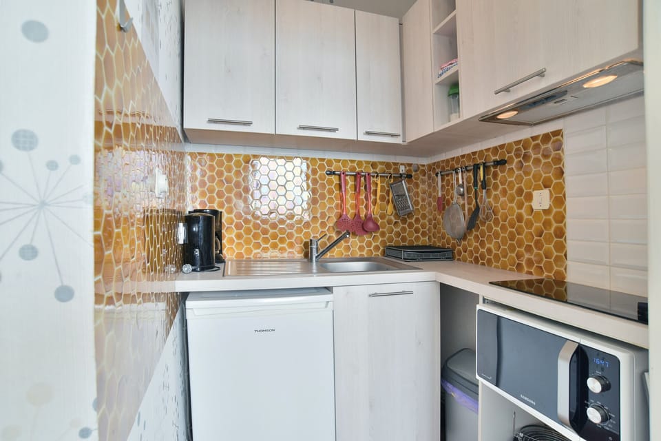 Equipped kitchenette