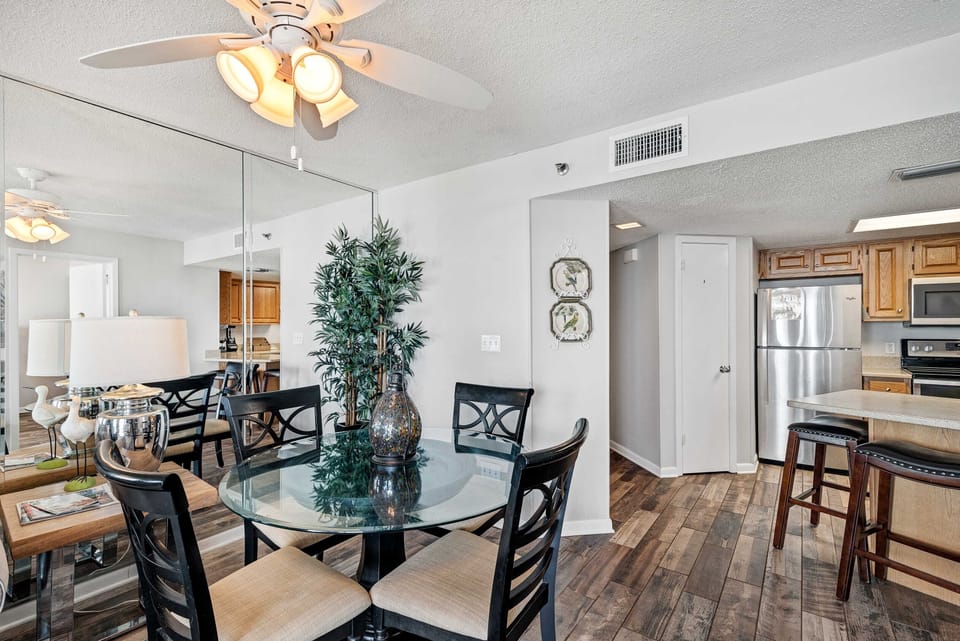 Dining Nook for 4 and Extra Seating at the Breakfast Bar