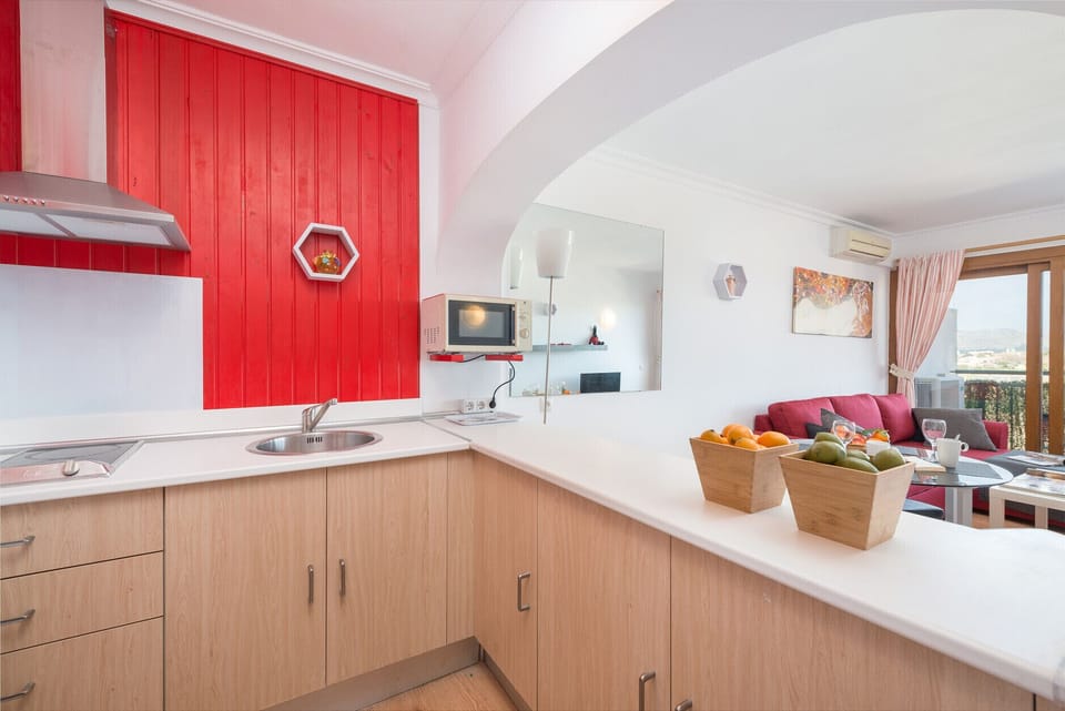 LYNA apartment with pool, for two people and modern kitchen