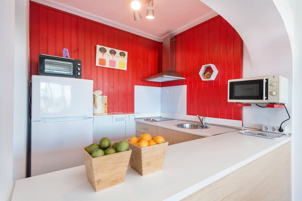 LYNA apartment with pool, for two people and modern kitchen