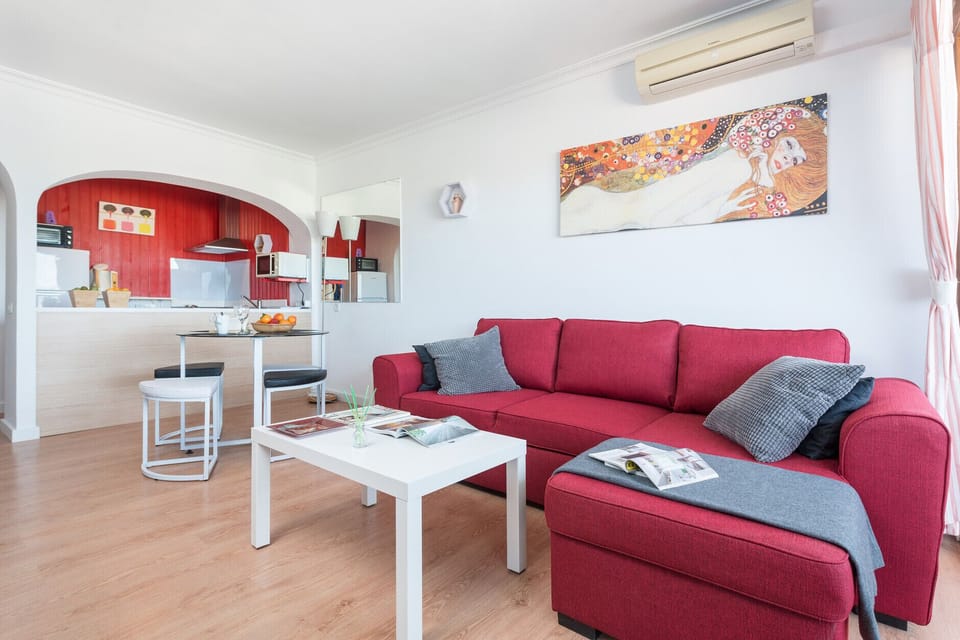 LYNA apartment with pool, for two people and living room