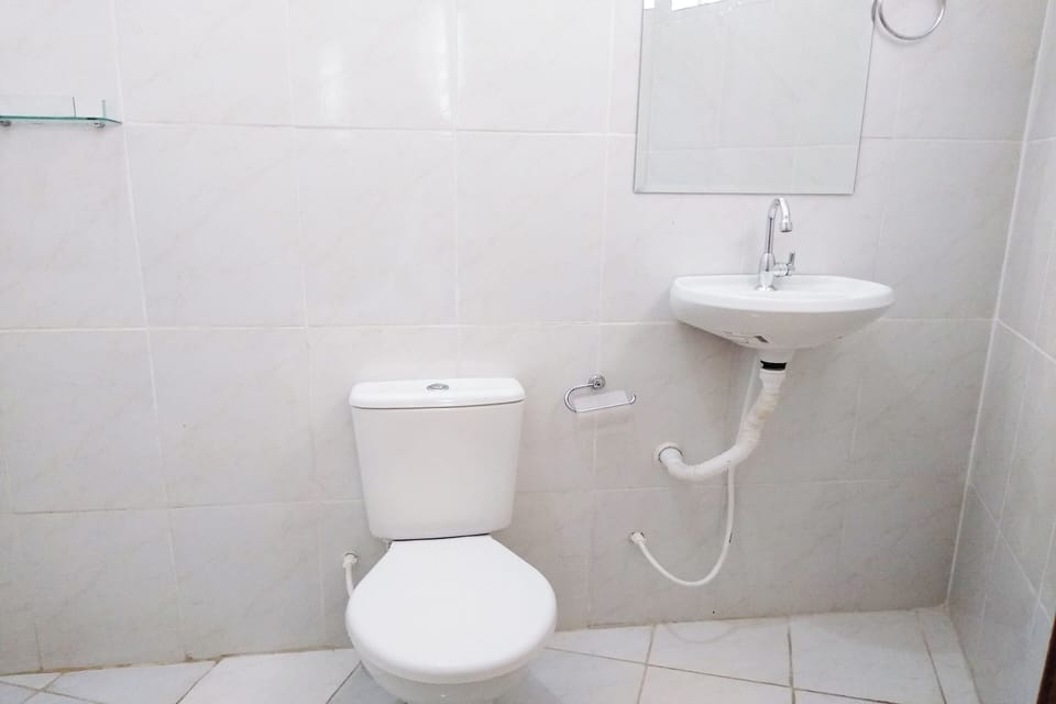 Shower, free toiletries, towels, soap