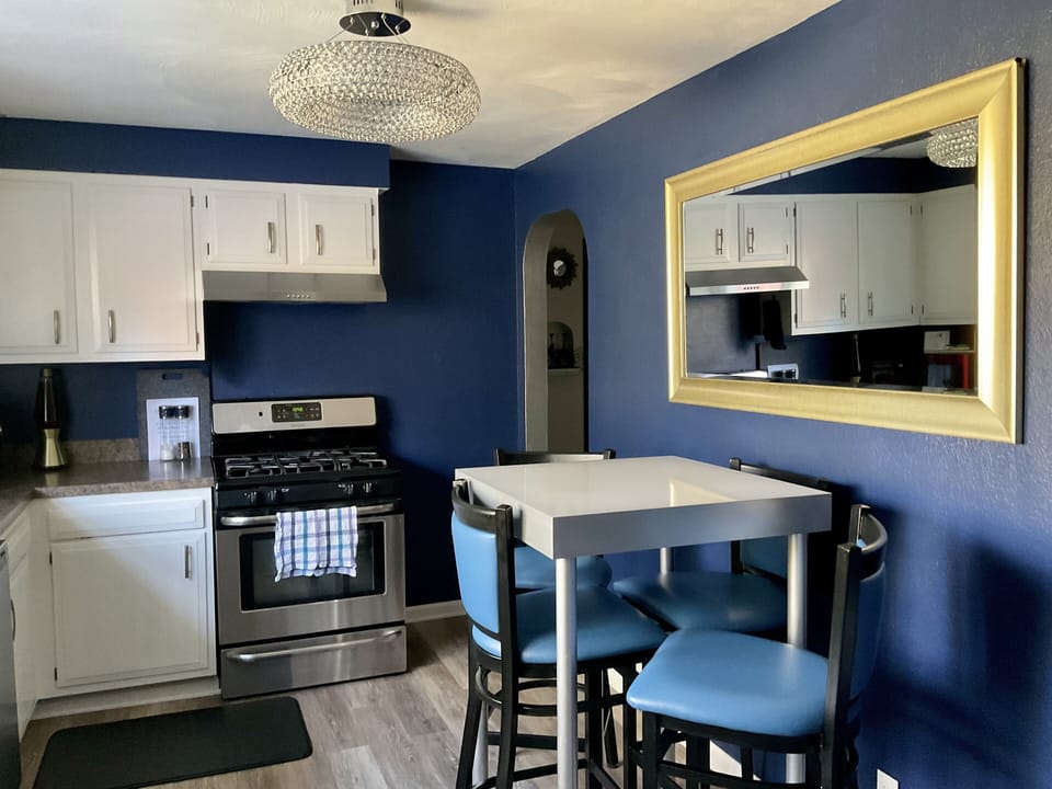 Full kitchen 