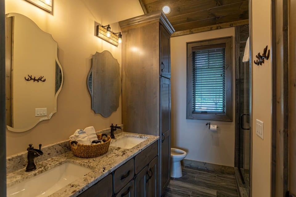 Ensuite 1 with tiled shower, double granite vanity